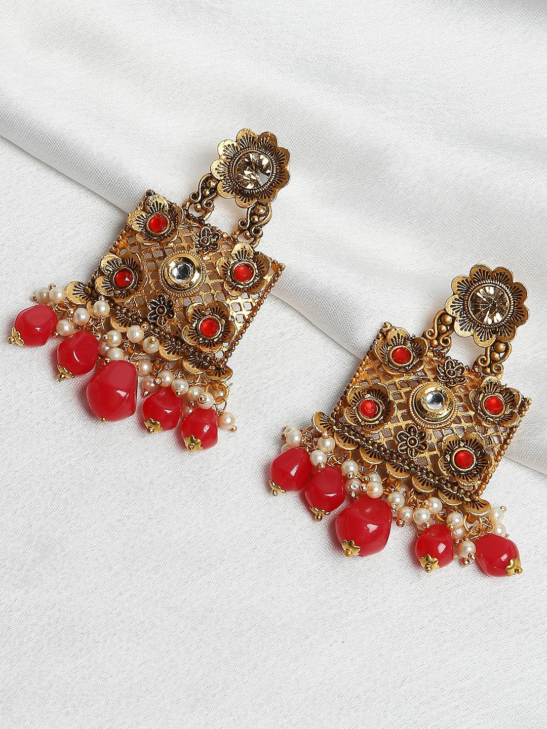 

OOMPH Gold-Toned Beads & Kundan Floral Drop Earrings