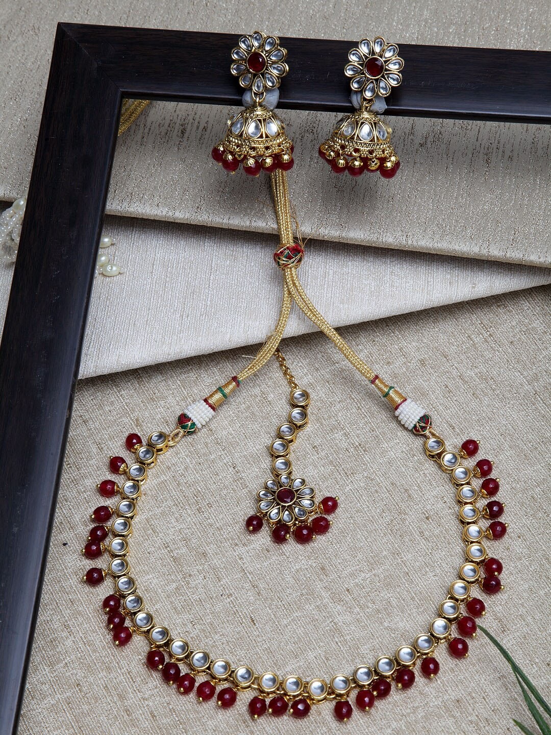 

ANIKAS CREATION Gold-Plated Gold-Toned Maroon Kundan Studded Jewellery Set