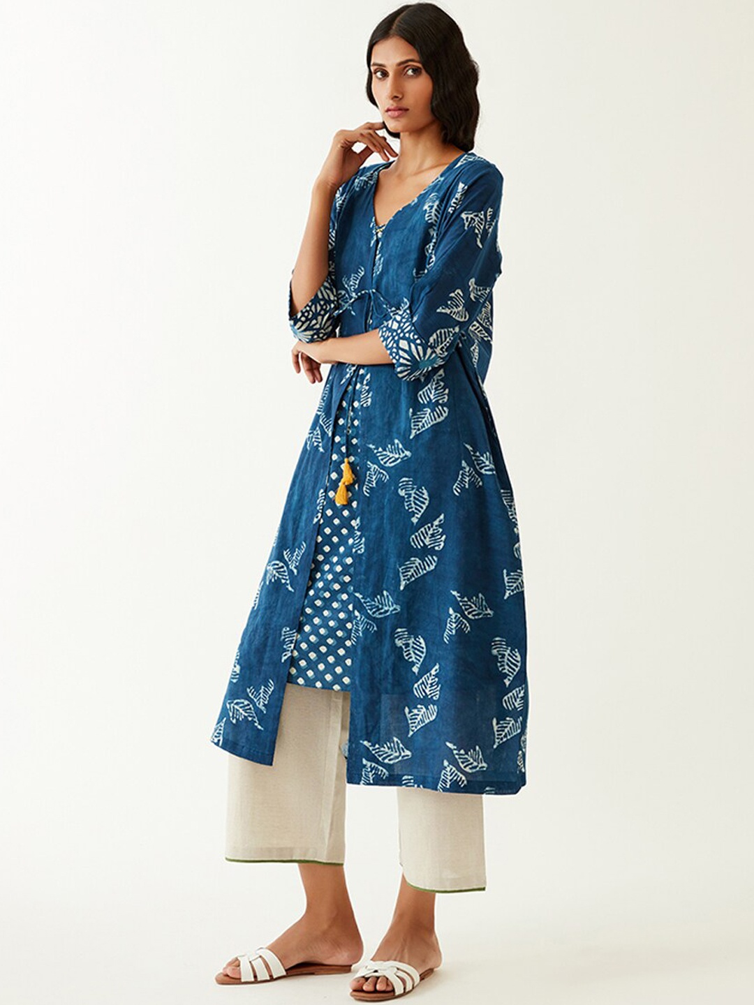 

Ancestry Women Floral Longline Ethnic Jacket, Navy blue