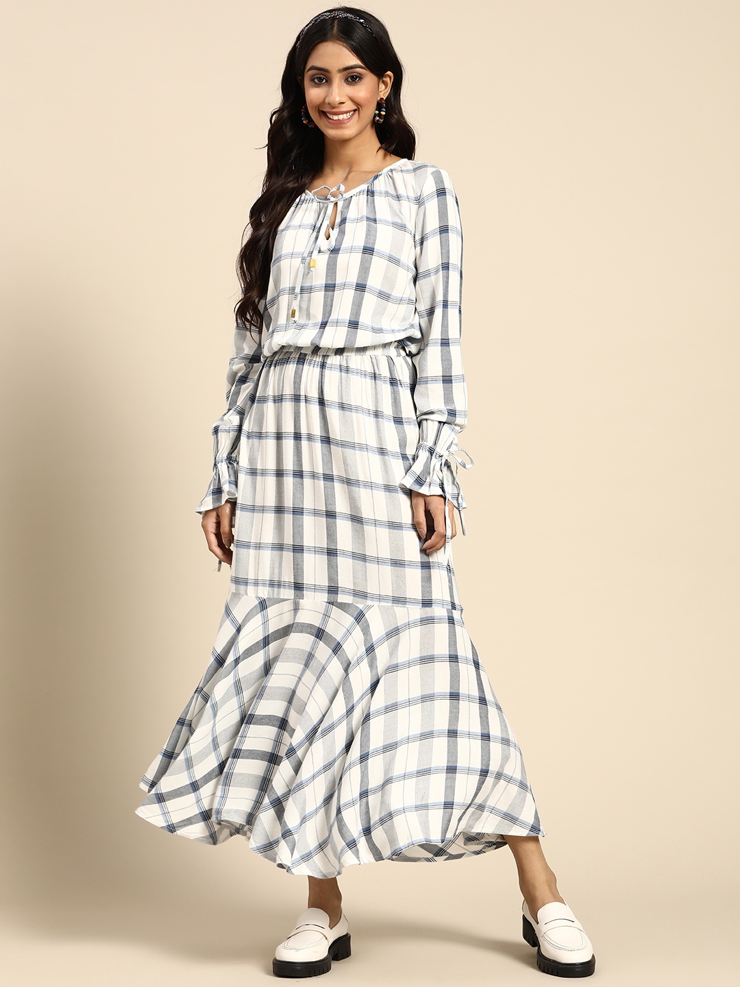 

Sangria Checked Tie-Up Neck A-Line Midi Dress, White
