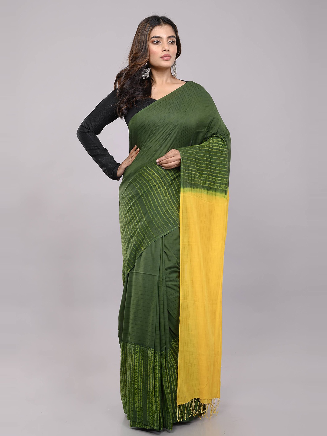 

ArtEastri Woven Design Striped Pure Cotton Handloom Shibori Saree With Blouse Piece, Green