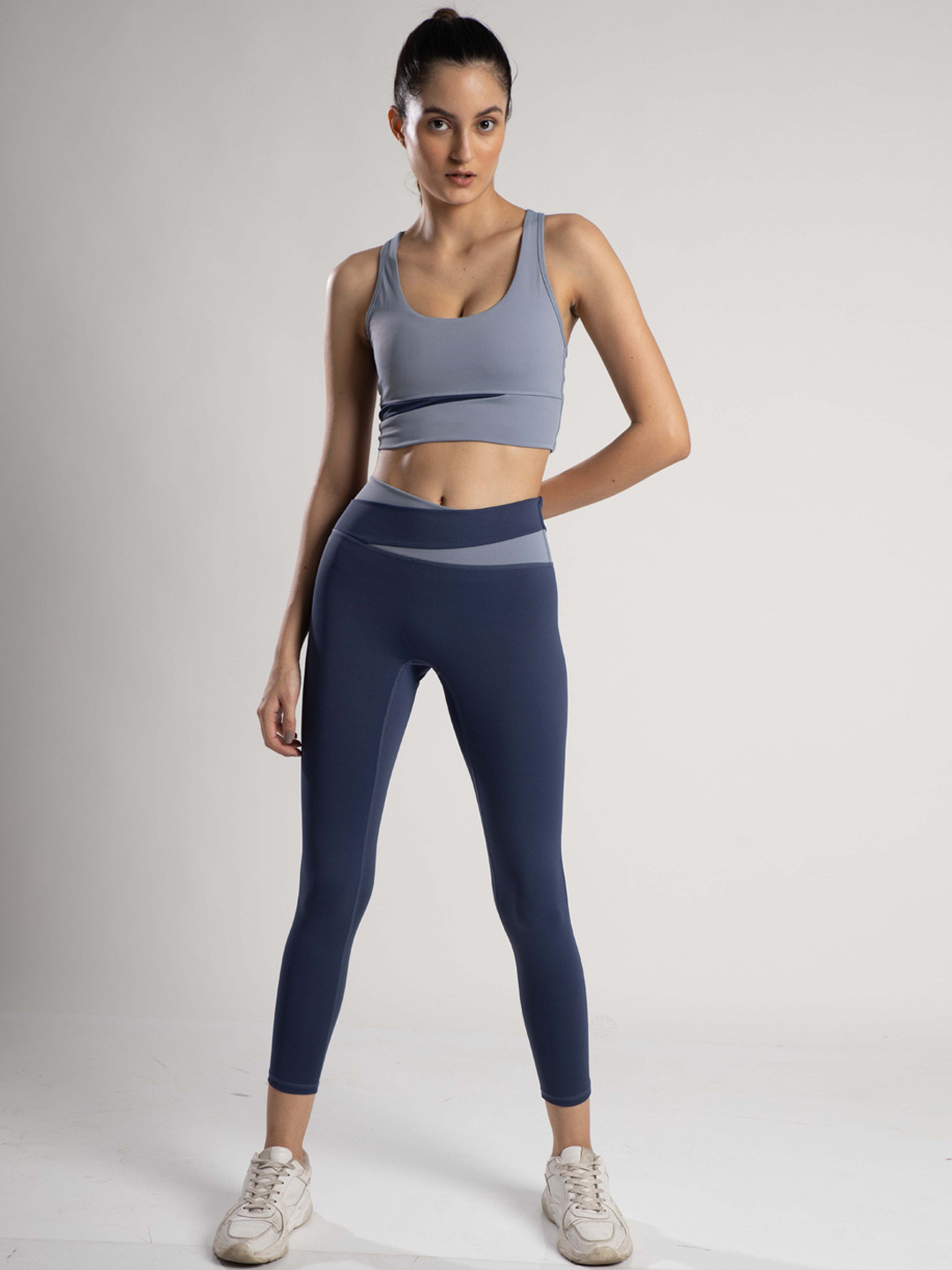 

SKNZ Women Navy Blue & Grey Solid Seamless Top & Tights Set