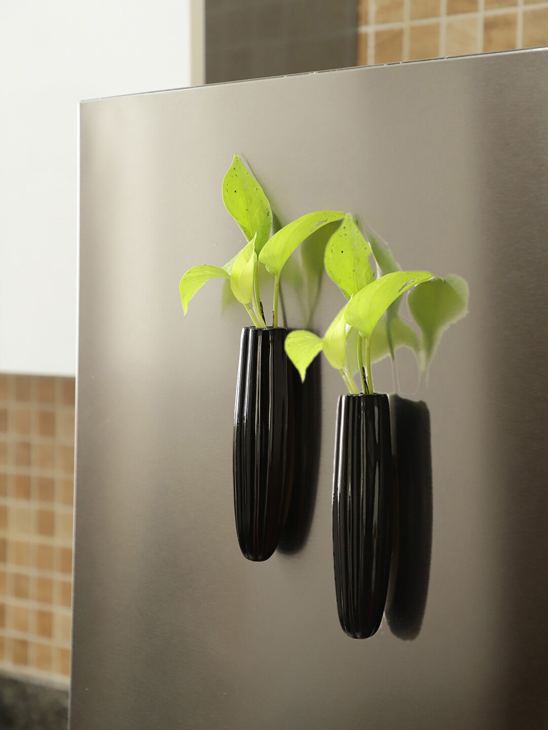 

VarEesha Set Of 2 Black Solid Ceramic Magnetic Planters