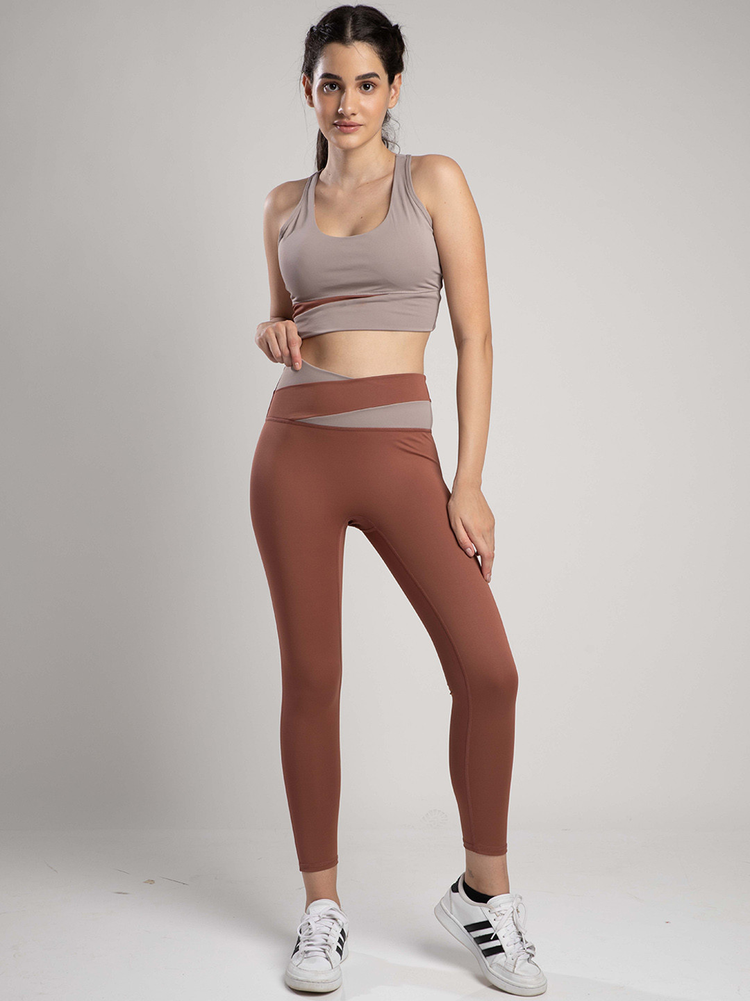 

SKNZ Women Brown Solid Tights