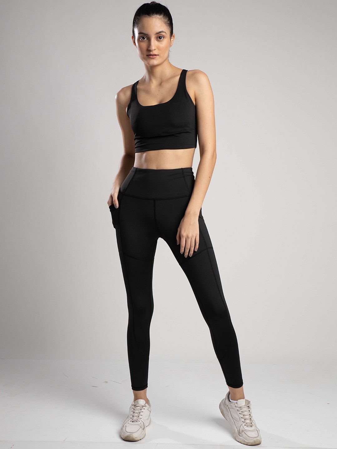 

SKNZ Women Black Solid Antimicrobial Tights