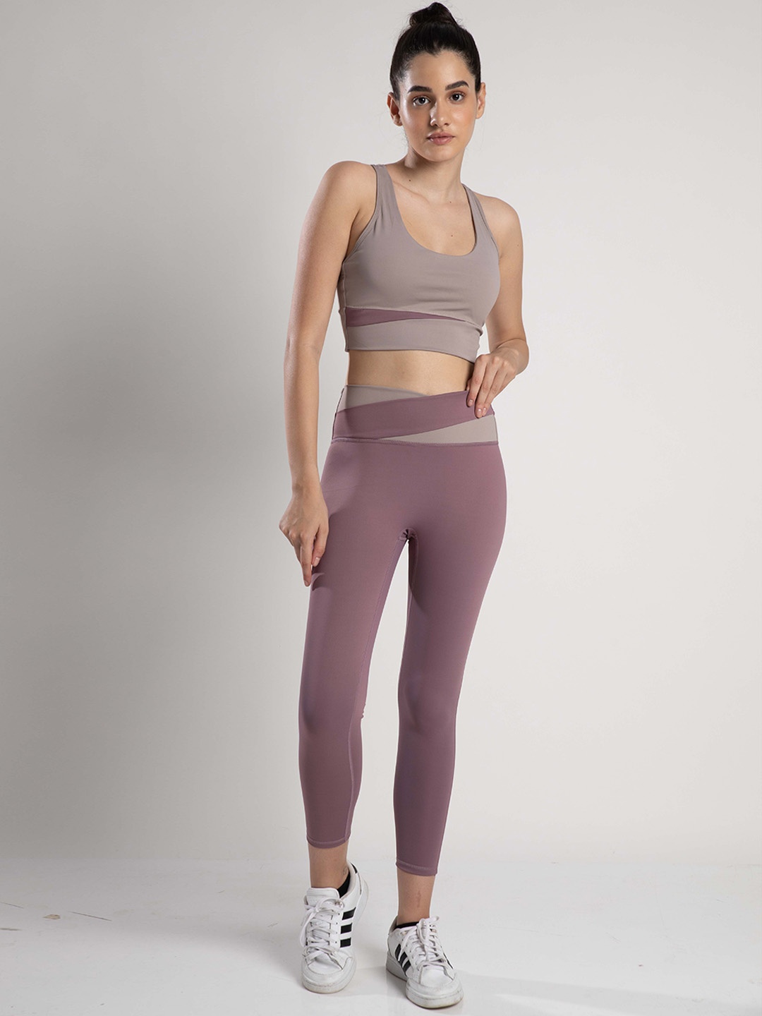 

SKNZ Women Purple Solid Antimicrobial Tights
