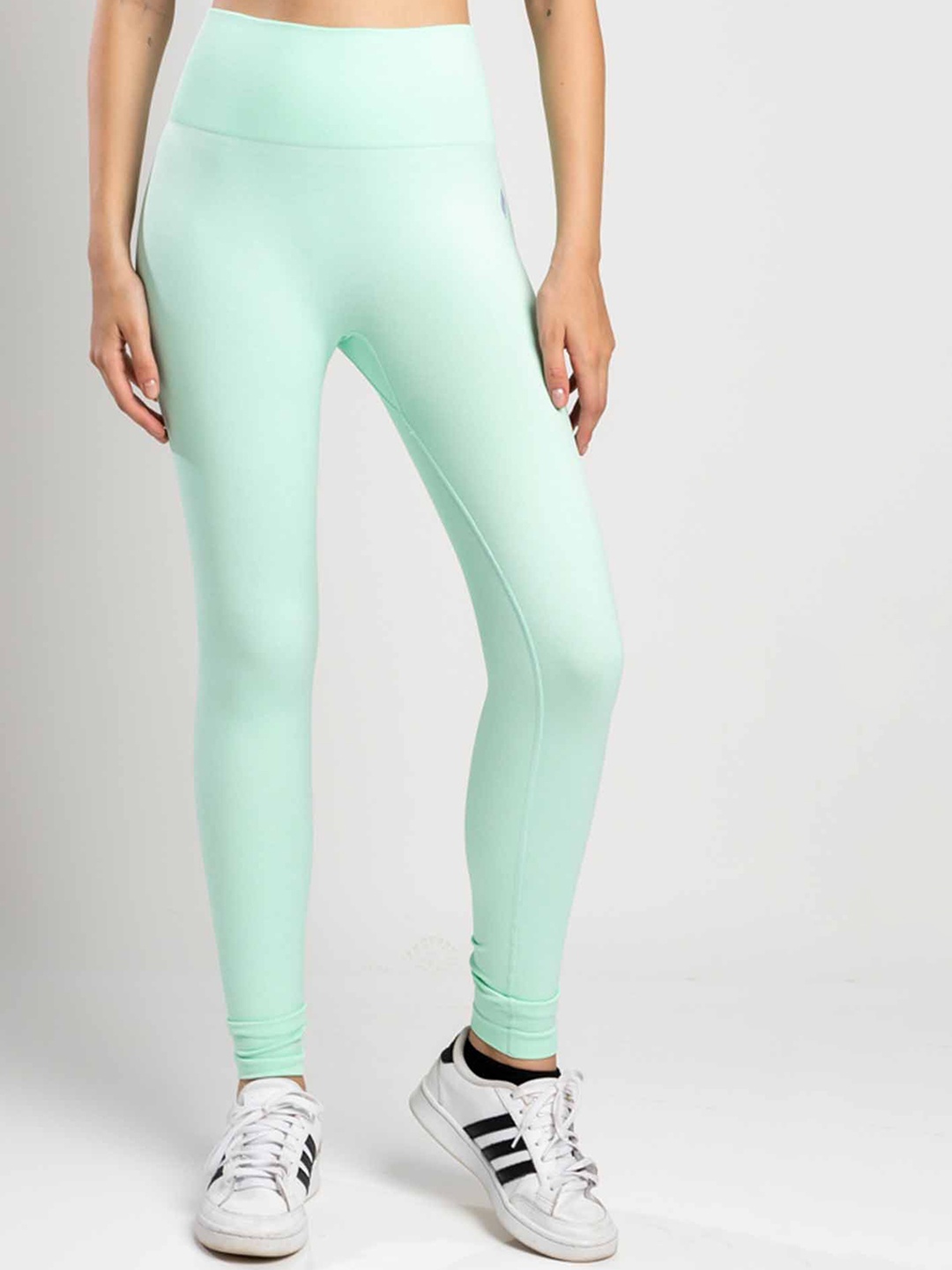

SKNZ Women Blue Solid Seamless Antimicrobial Tights