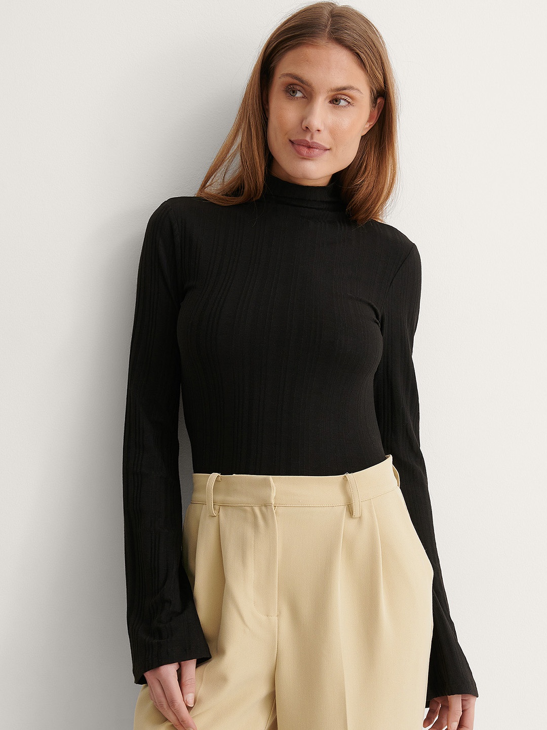

NA-KD Black Solid High Neck Top