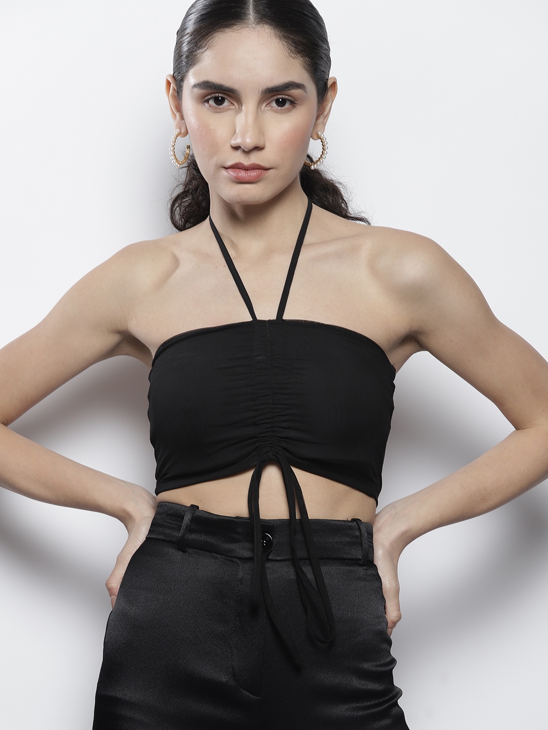 

NA-KD Black Solid Tie-Up Halter Neck Ruched Crop Top