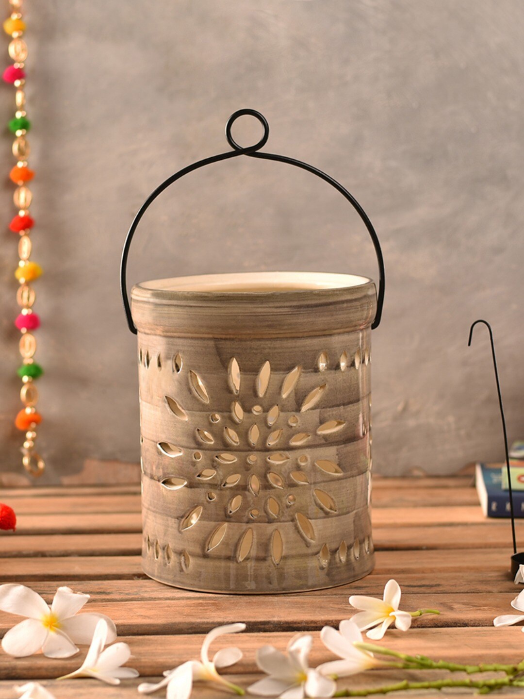 

The 7 DeKor Grey Solid Candle Holder