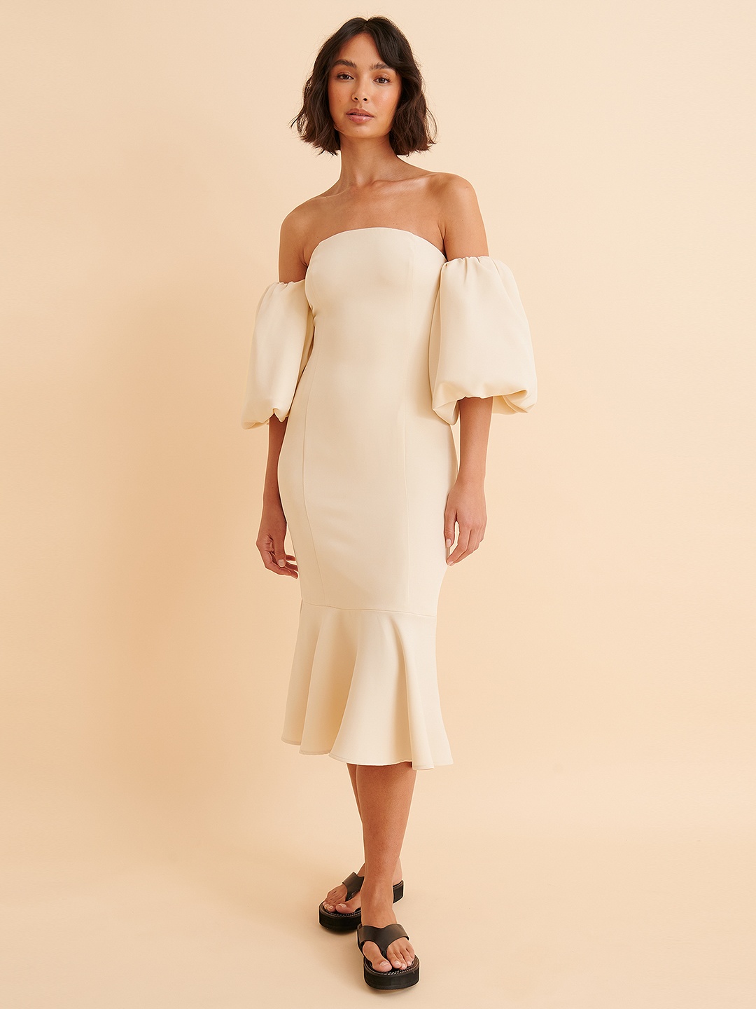 

NA-KD Off White Off-Shoulder Puff Sleeves Bodycon Midi Dress