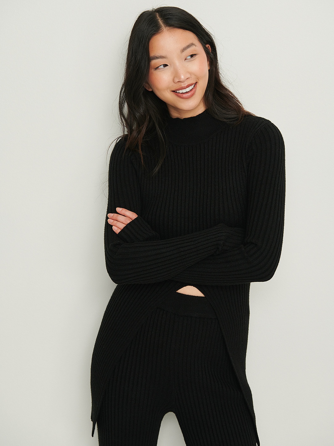 

NA-KD Women Black Ribbed Knitted Asymmetric Hem Longline Pullover