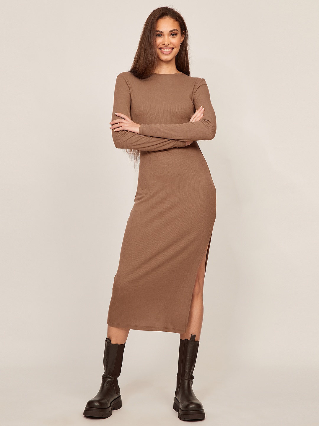 

NA-KD Taupe Solid Sheath Midi Dress