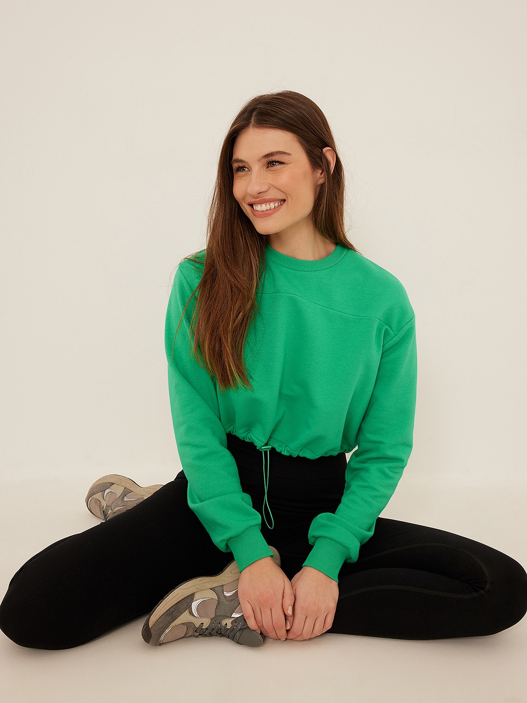 

NA-KD Women Green Solid Crop Sweatshirt