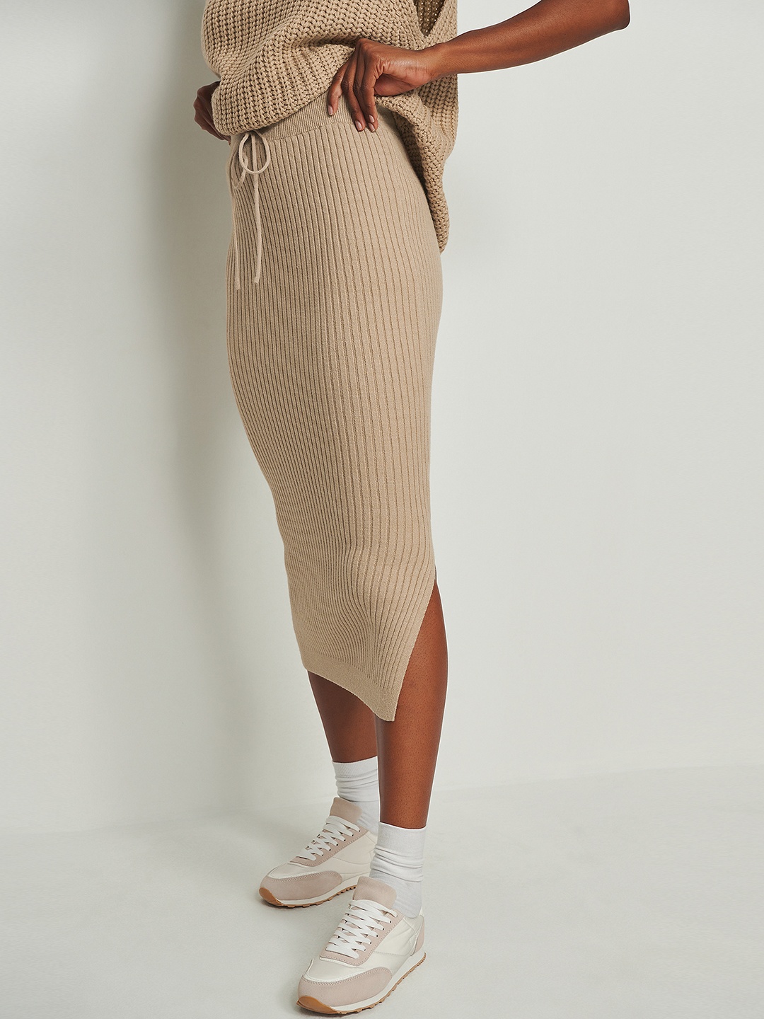 

NA-KD Women Beige Ribbed Knitted Slit Pencil Skirt