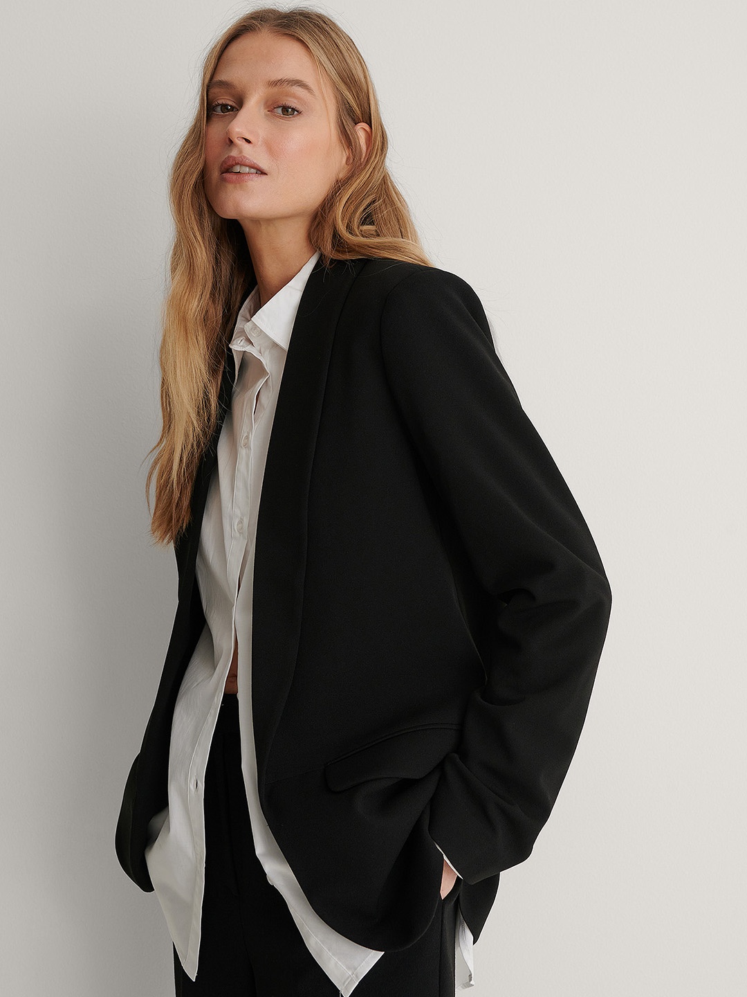 

NA-KD Women Black Solid Front-Open Blazer