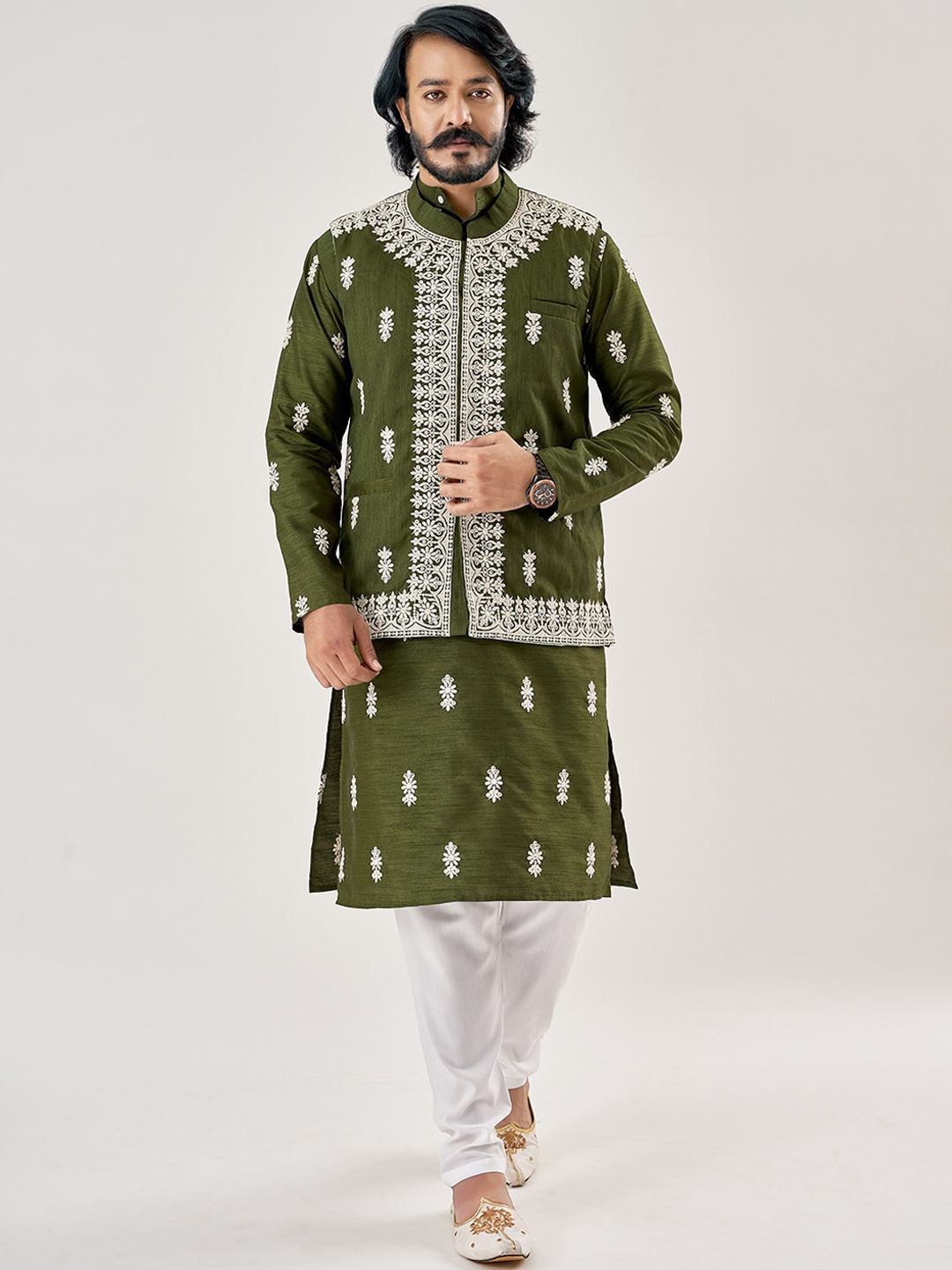 

amzira Men Floral Embroidered Kurta with Pyjamas & With Dupatta, Green