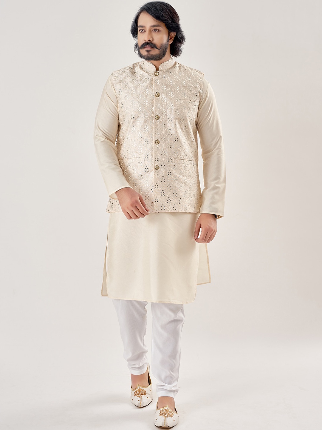 

amzira Men Solid Kurta With Pyjama And Sequins Embellished Nehru Jacket, Off white