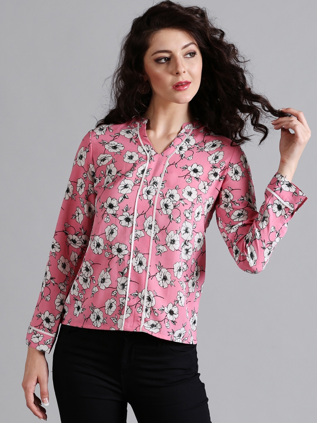 

Noi Women Pink Floral Printed Top