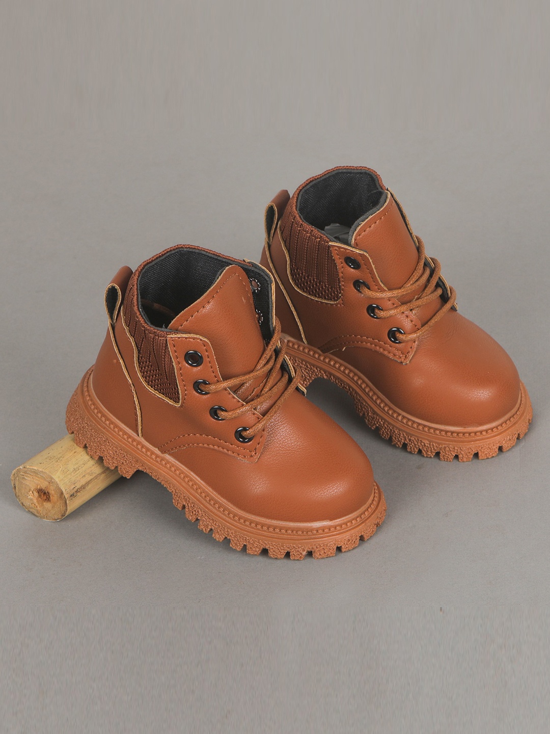 

FEETWELL SHOES Kids Brown Colourblocked Sneakers