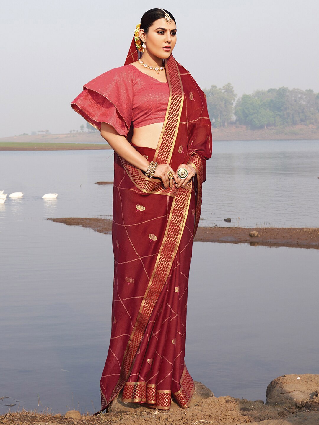 

Mitera Maroon & Gold-Toned Checked Gotta Patti Mangalagiri Saree