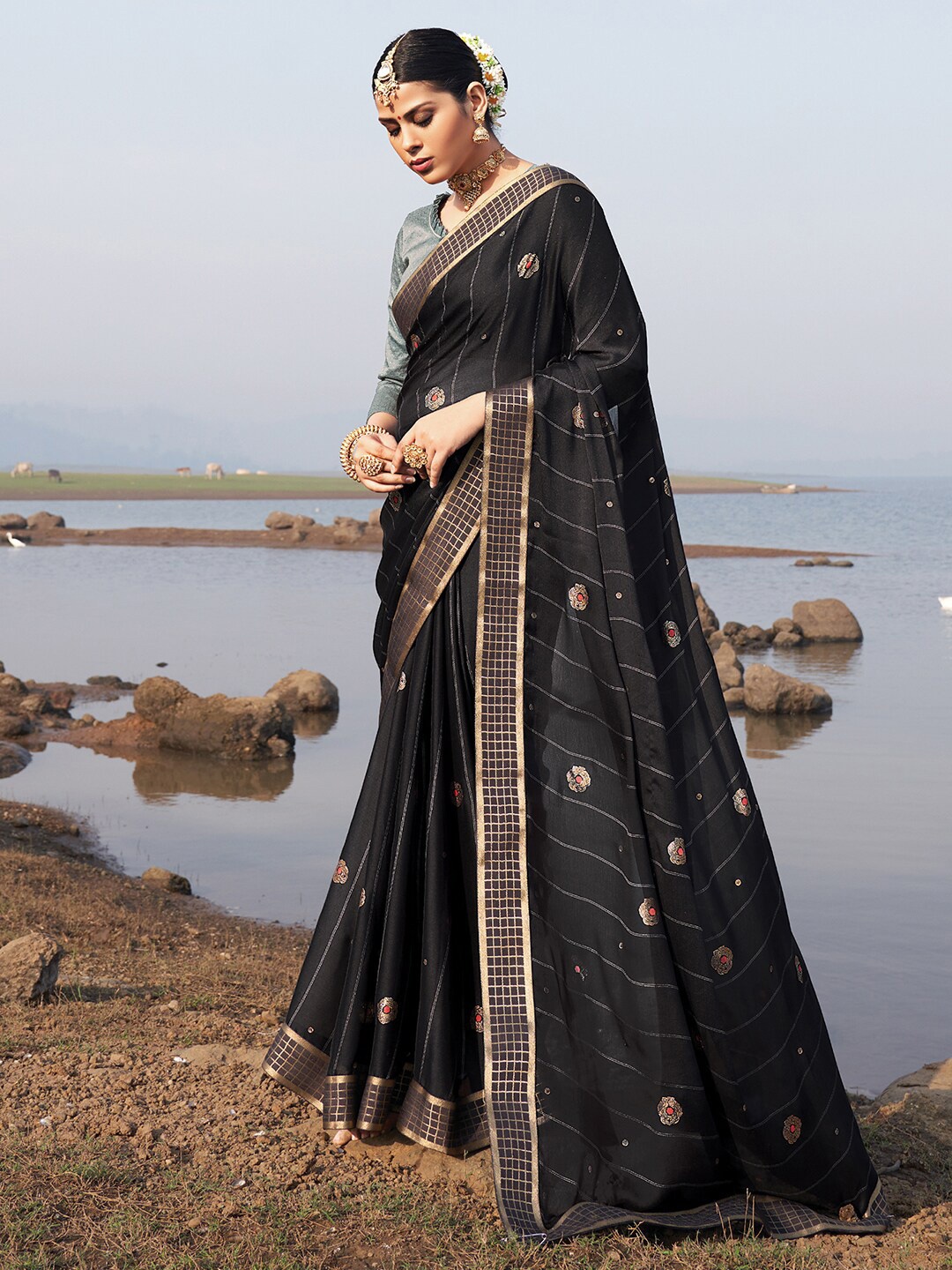 

Saree mall Black & Gold-Toned Floral Zari Mangalagiri Sarees