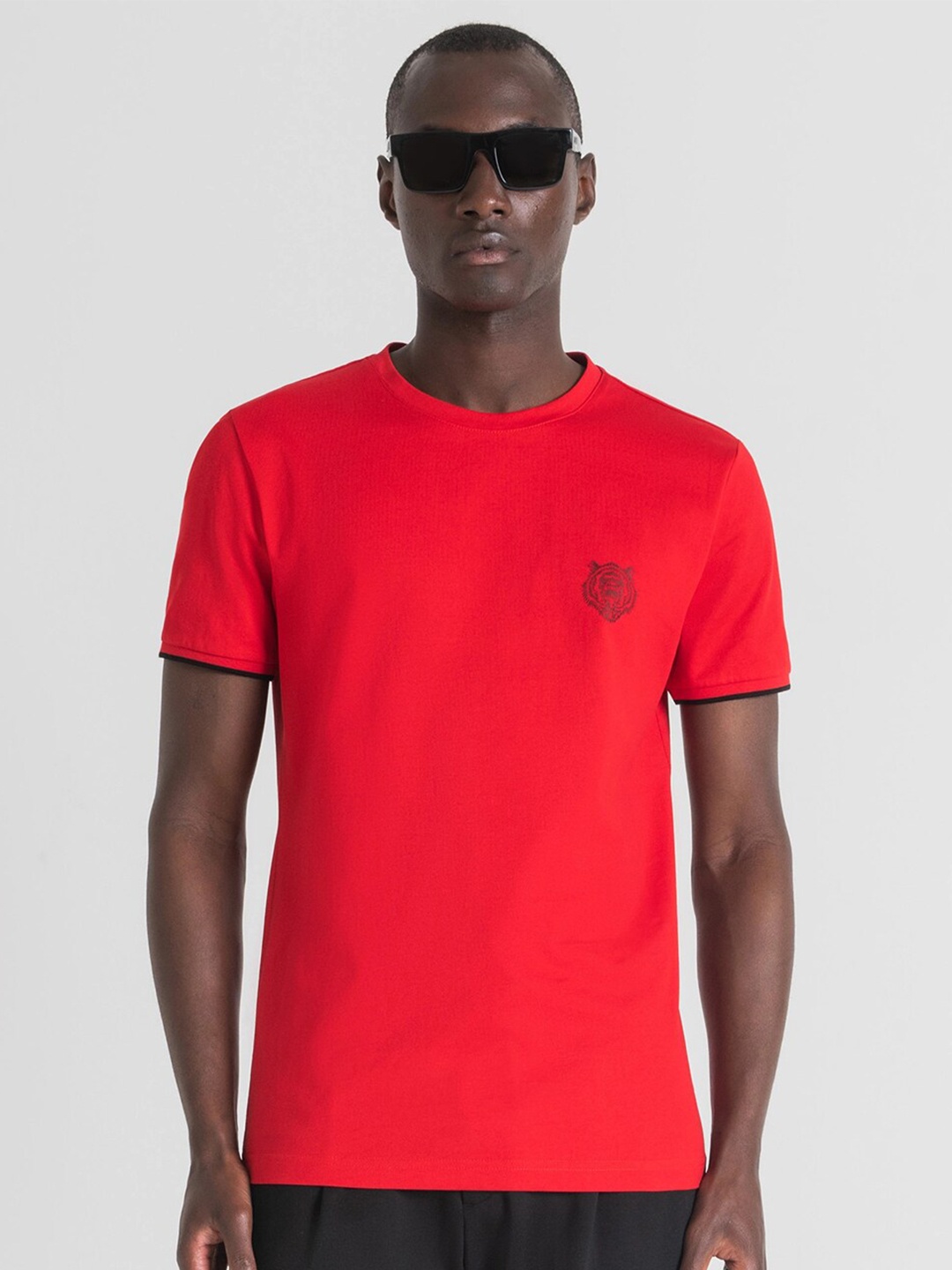 

Antony Morato Men Red Cotton Solid Slim Fit T-shirt