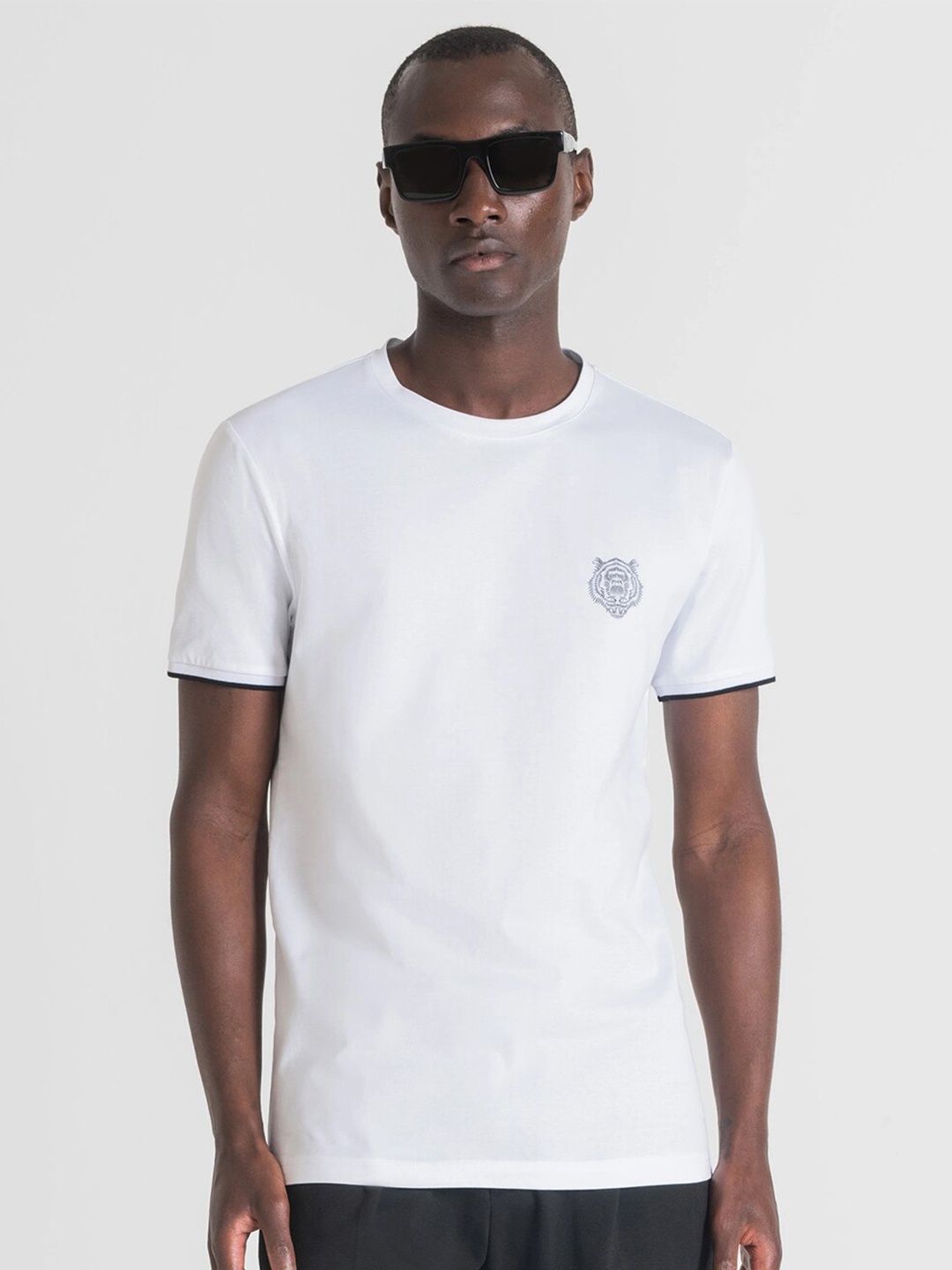 

Antony Morato Men White Cotton Solid Slim Fit T-shirt