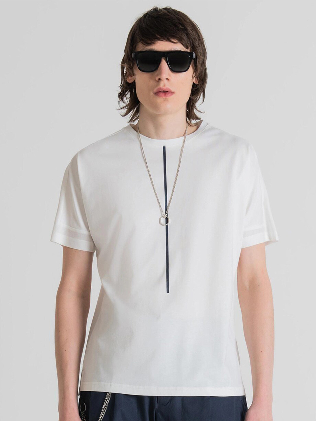 

Antony Morato Men Cream-Coloured Cotton Solid Slim Fit T-shirt