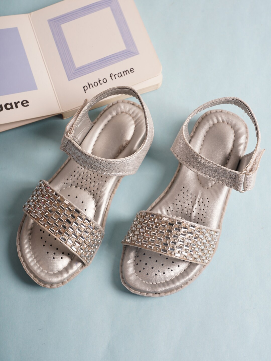 

Style Shoes Girls Silver-Toned Embellished Open Toe Flats