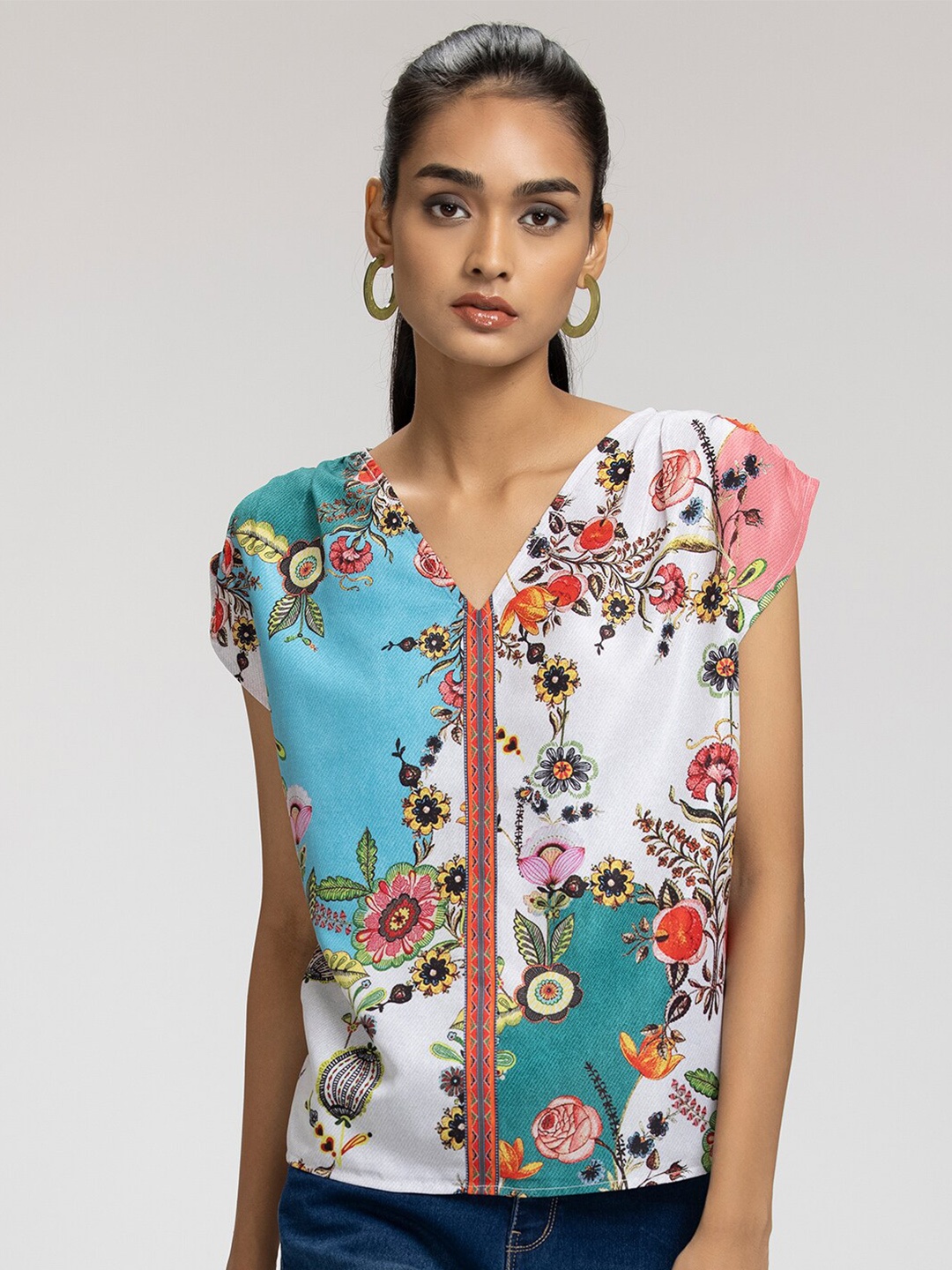 

SHAYE Women White & Blue Floral Print Extended Sleeves Top