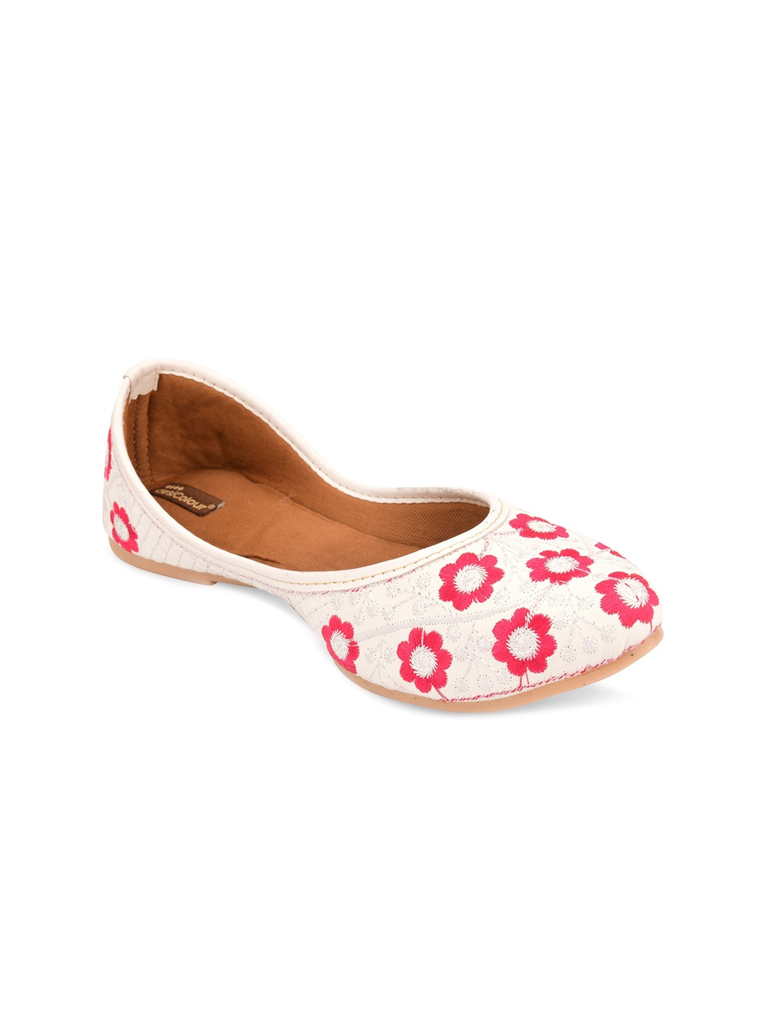 

DESI COLOUR Women Embellished Ethnic Mojaris Flats, Off white