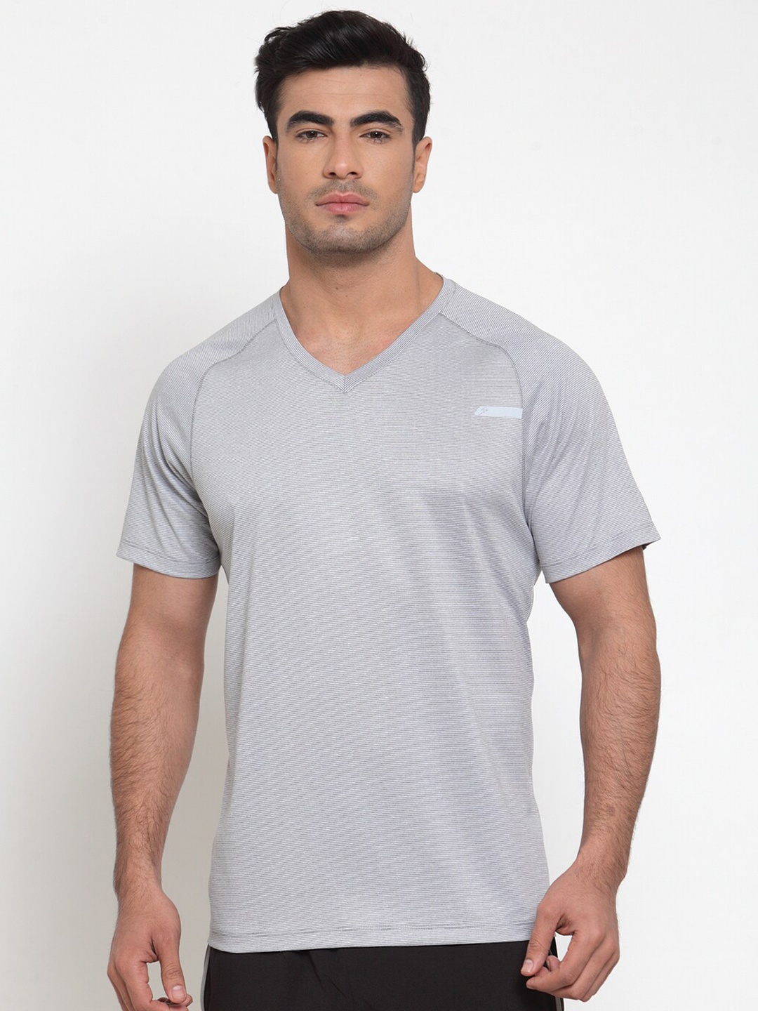 

UNPAR Men Grey Solid V-Neck T-shirt