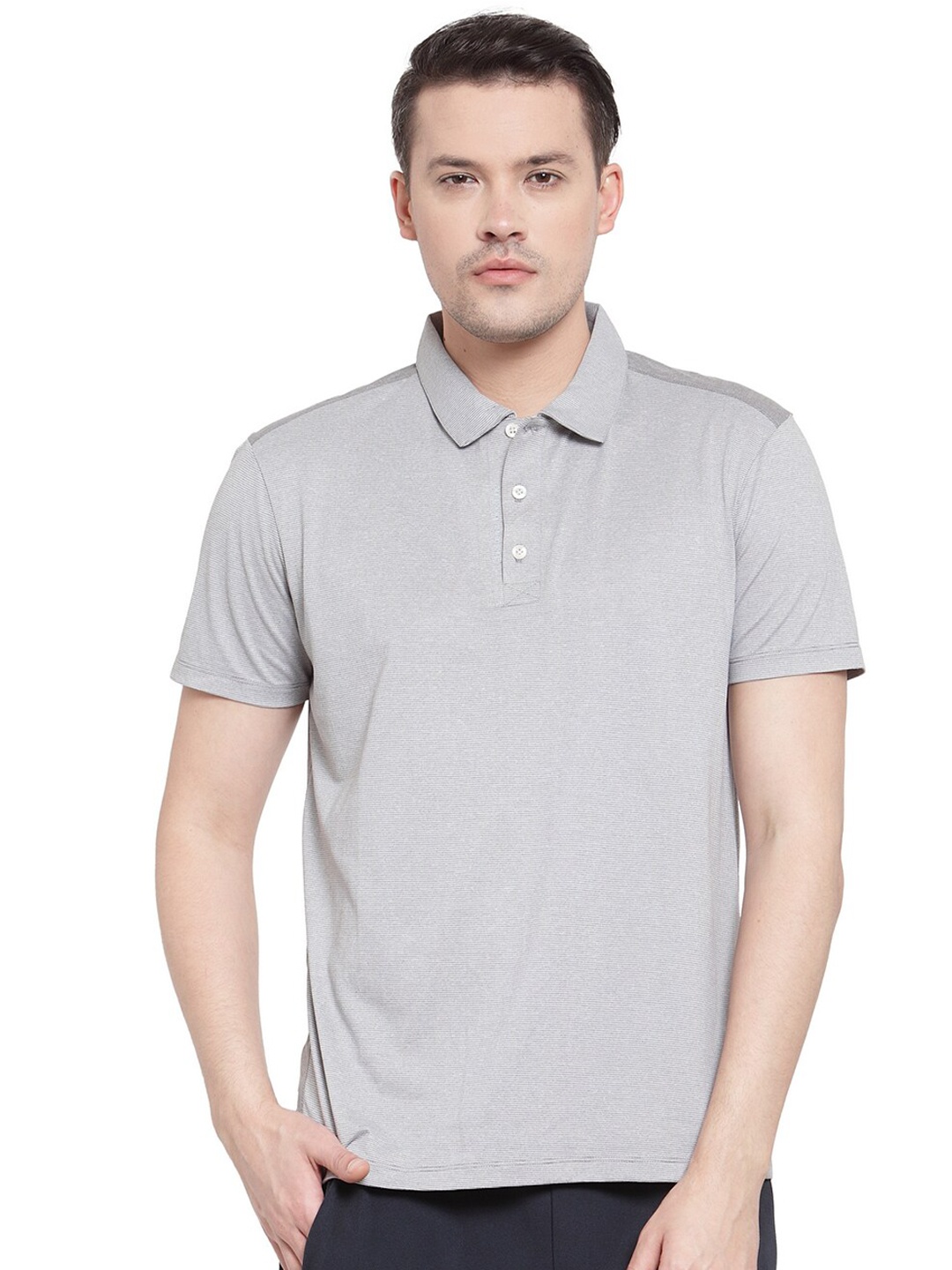 

UNPAR Men Grey Solid Polo Collar T-shirt