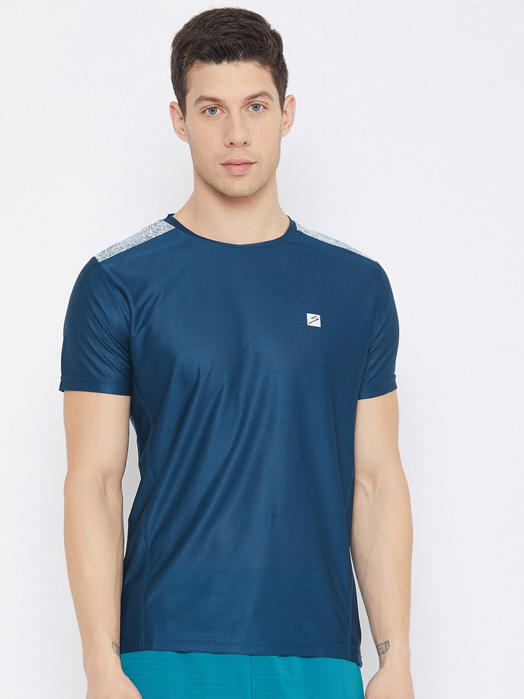 

UNPAR Men Blue Solid T-shirt