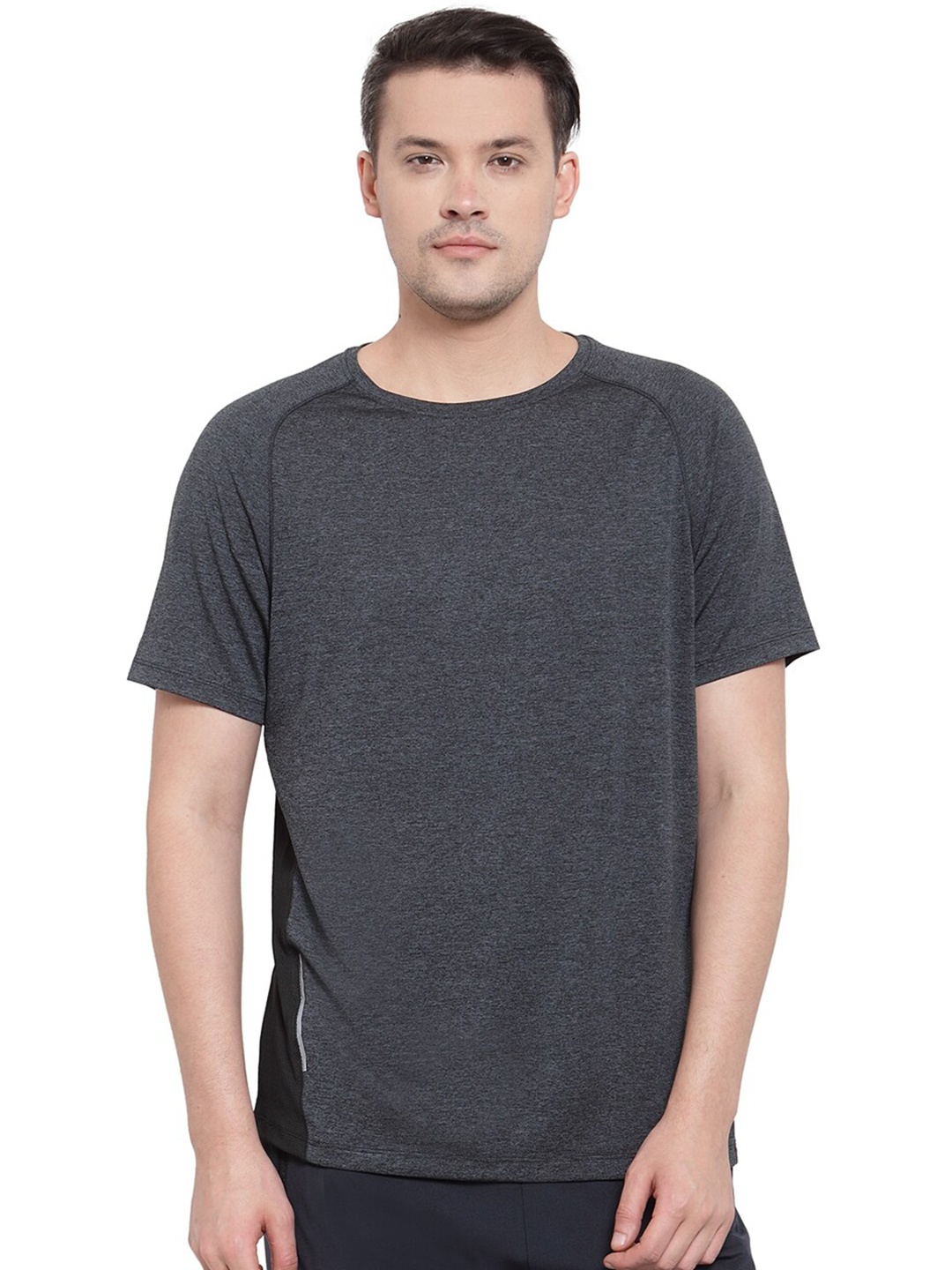 

UNPAR Men Black Solid T-shirt