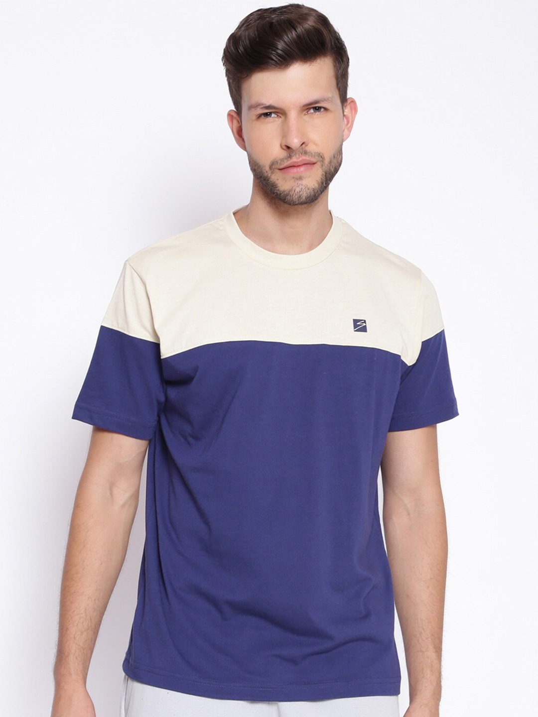 

UNPAR Men Navy Blue & Off White Colourblocked T-shirt