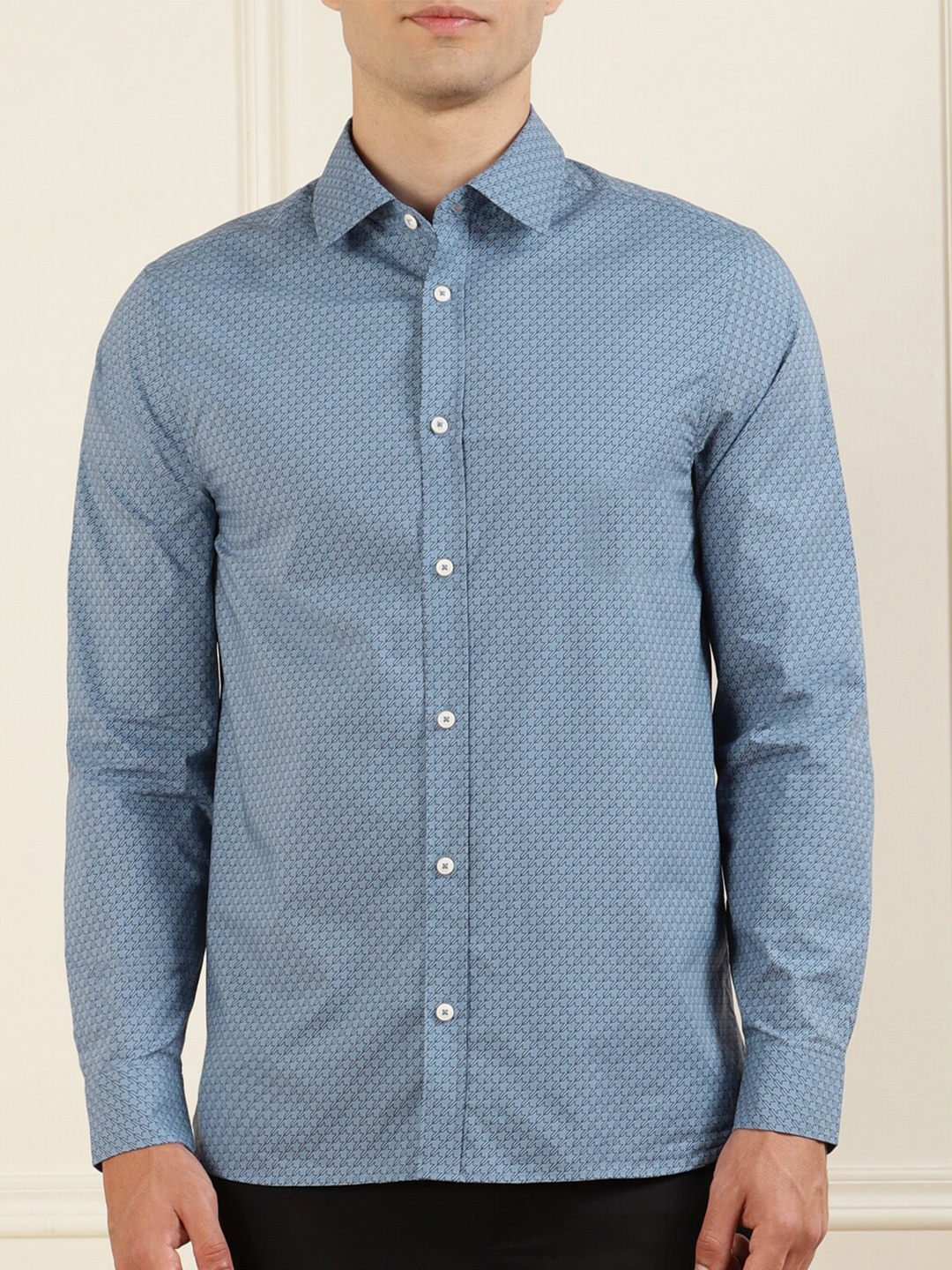 

Ted Baker Men Blue Geometric Printed Pure Cotton Casual Shirt