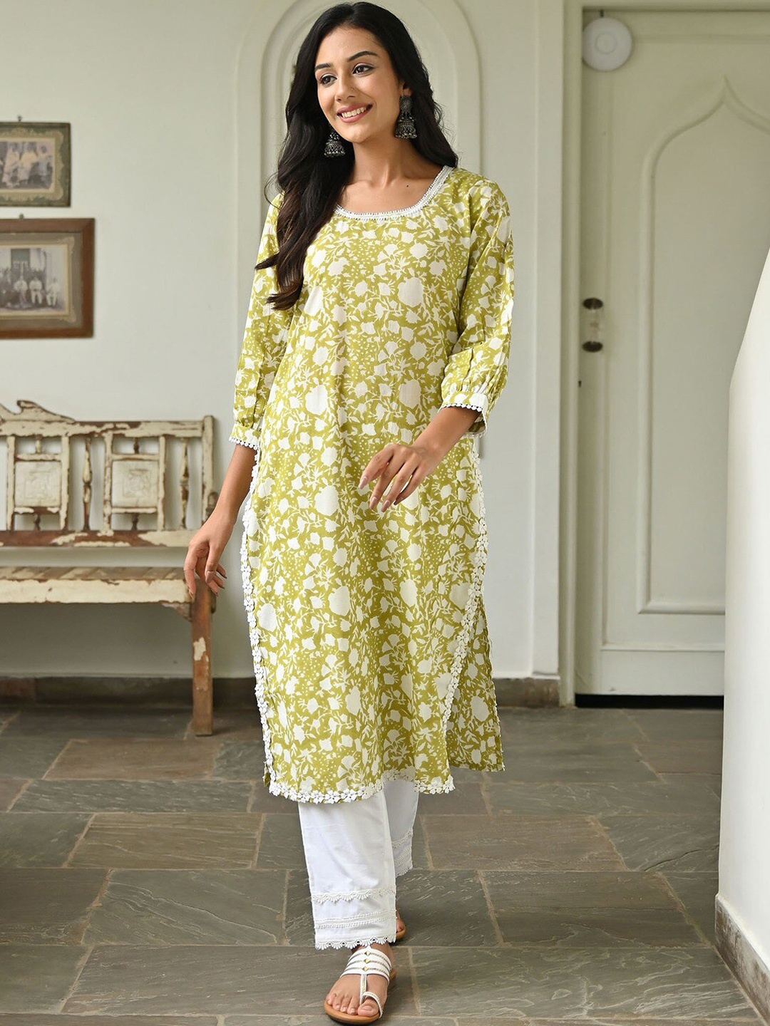 

Lavanya The Label Women Floral Printed Pure Cotton Kurta with Trousers, Green