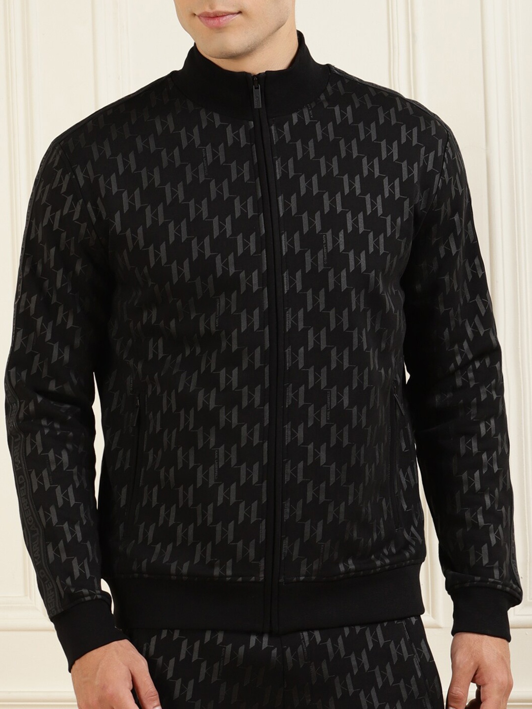 

Karl Lagerfeld Men Black Printed Pure Cotton Sweatshirt