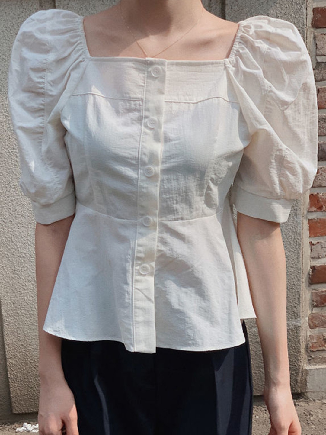 

La Aimee Woman White Collar Bubble Sleeve Top