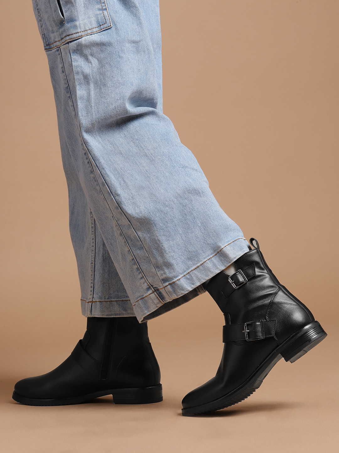 

DressBerry Women Mid-Top Regular Boots with Buckle Detail, Black