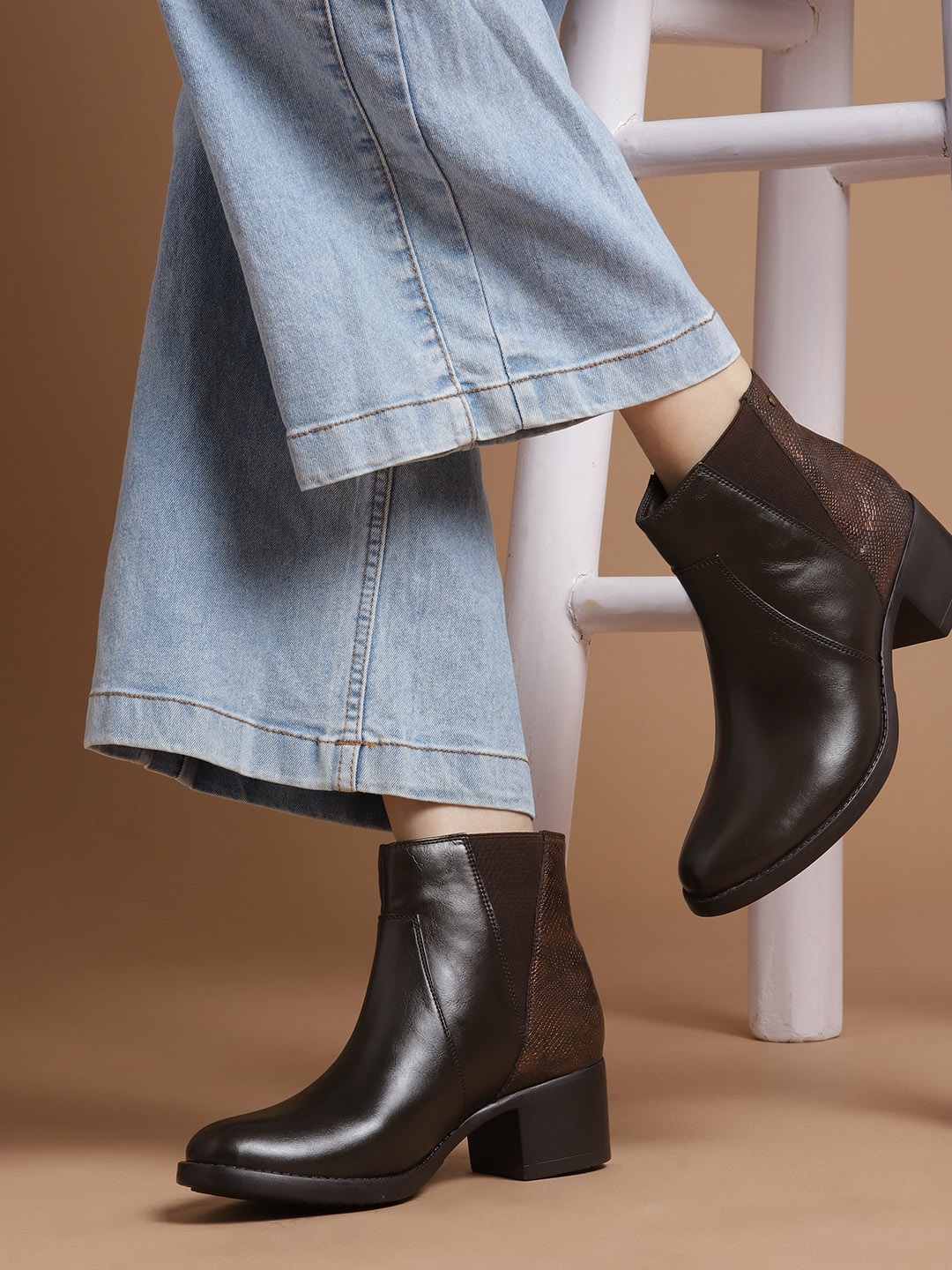 

DressBerry Women Mid-Top Chelsea Boots, Coffee brown