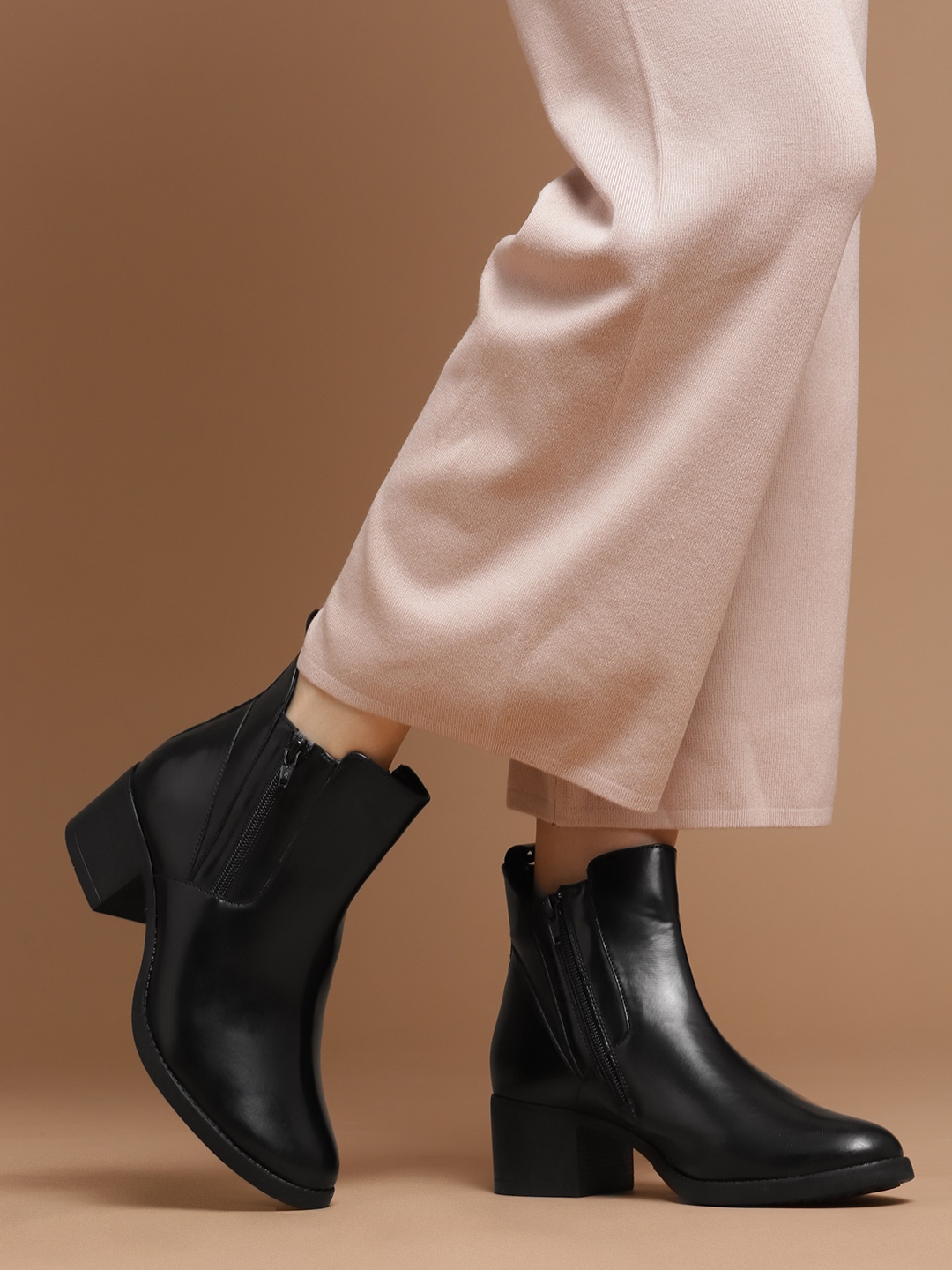 

DressBerry Women Mid-Top Block Heel Regular Boots, Black