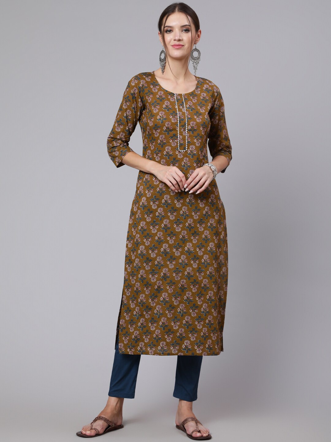 

Nayo Women Brown & Maroon Floral Printed Gotta Patti Cotton Kurta