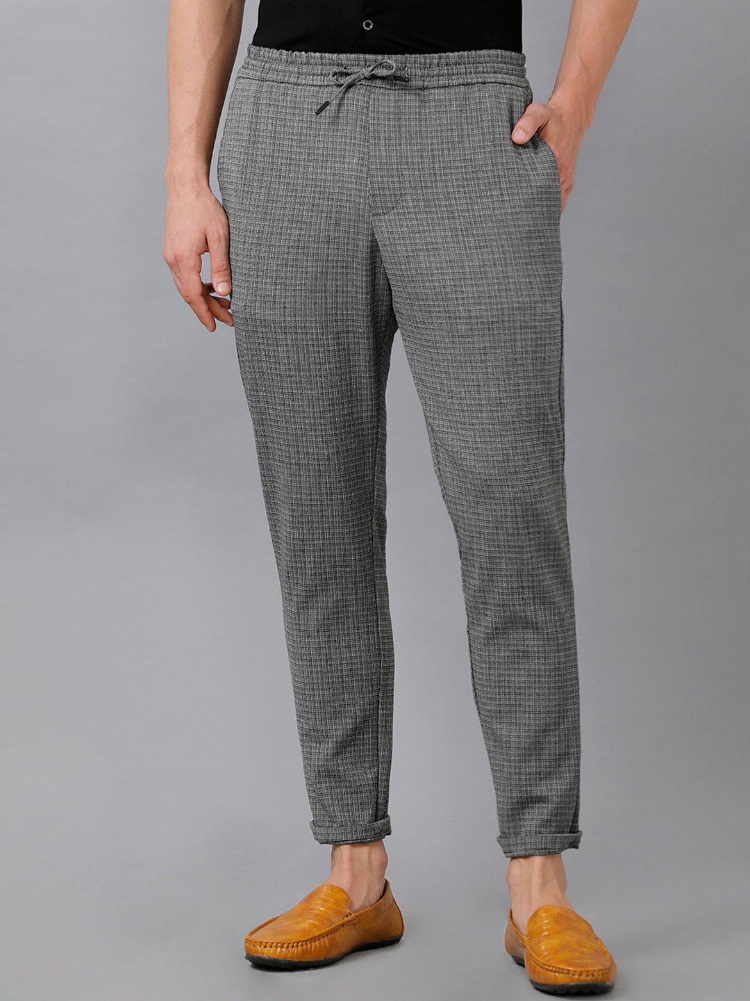 

IDENTITI Men Grey Checked Slim Fit Trousers