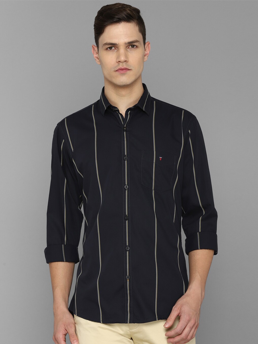 

Louis Philippe Sport Men Navy Blue Slim Fit Pure Cotton Striped Casual Shirt
