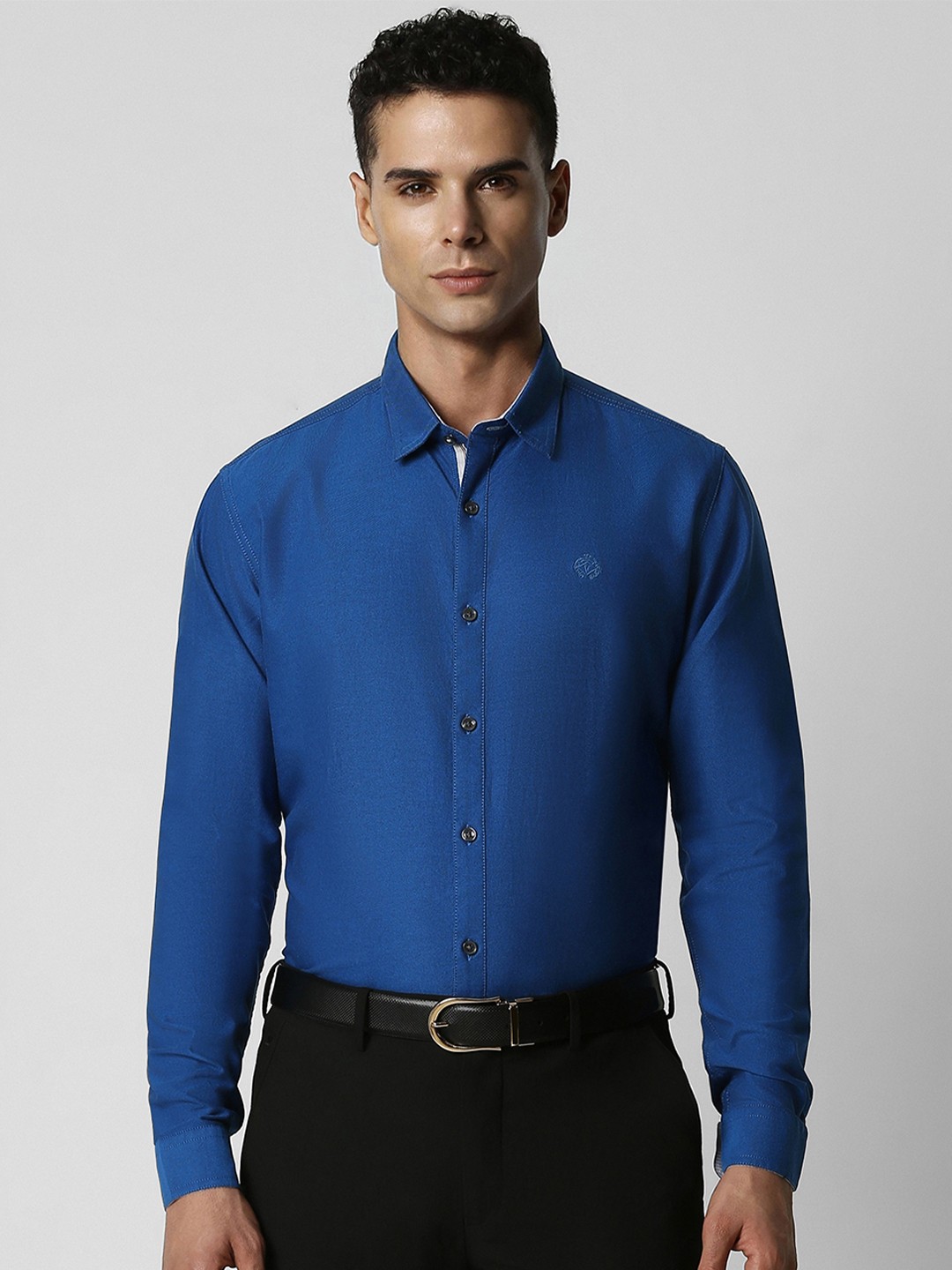

Van Heusen Sport Men Blue Slim Fit Casual Cotton Shirt