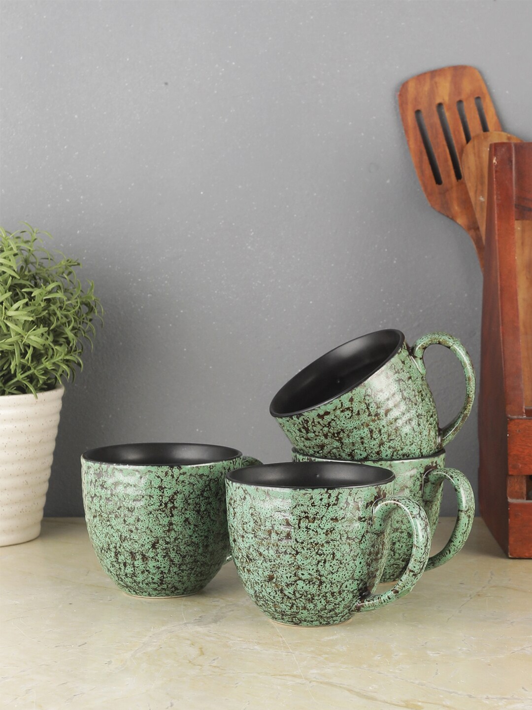 

VarEesha Green & Black Set Of 4 Hand Painted Ceramic Mugs 250 ml