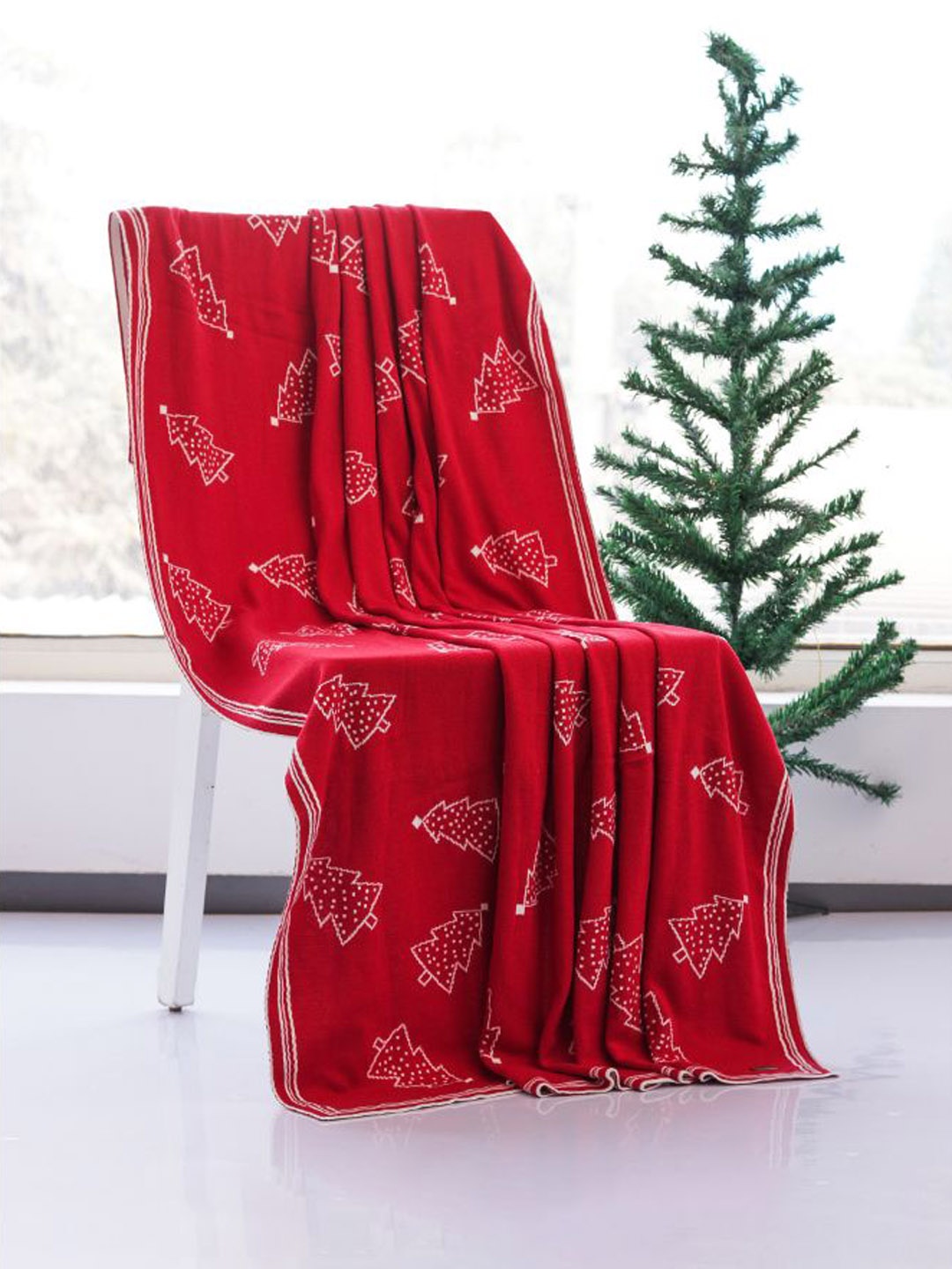 

Pluchi Red & White Printed Pure Cotton Knitted AC Throw Blanket